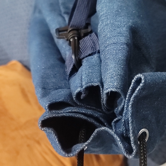 Guess back pack - Picture 2 of 6